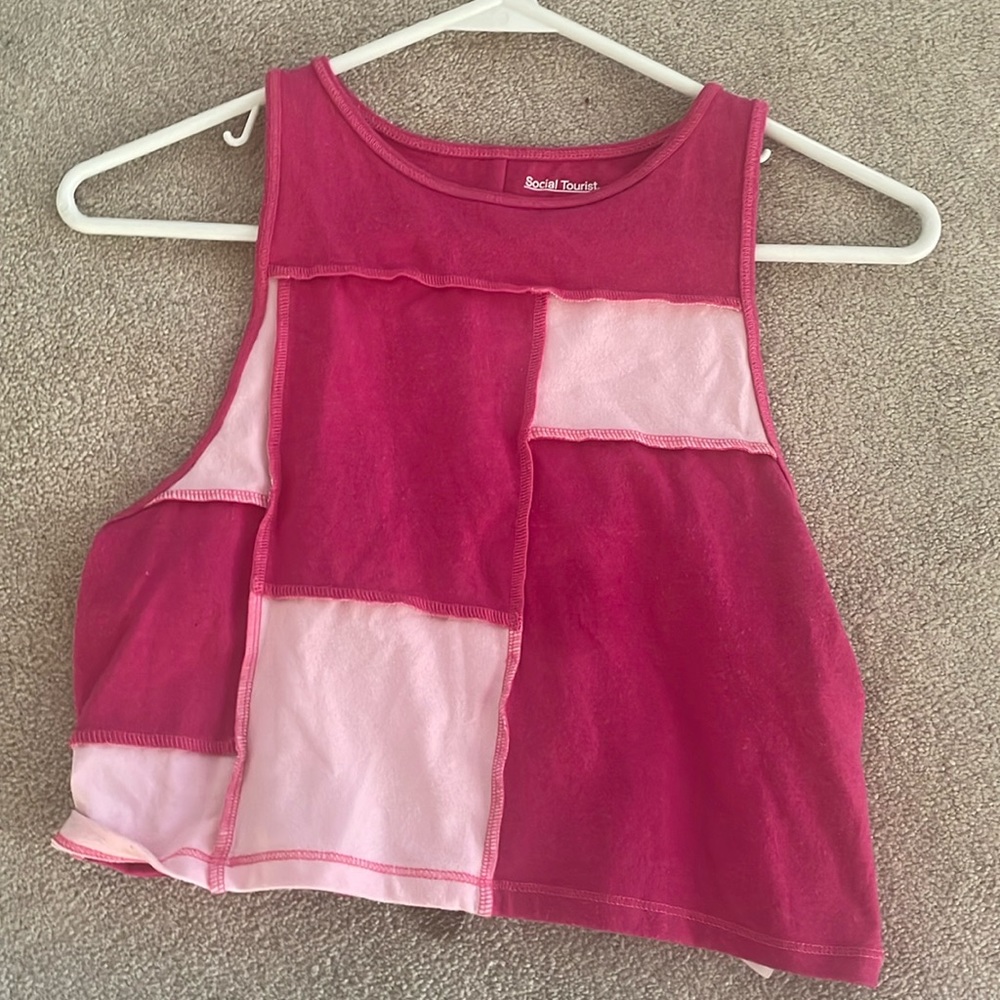 Social tourist pink patch work tank